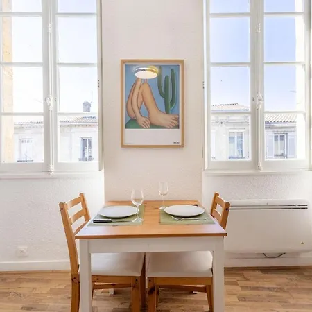 Apartamento 2 30 Et 20 M2 Proche Parc Et Tram D Tres Lumineux *